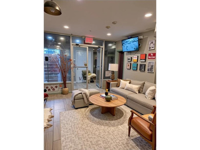Prime Location in Sunset Park, Busy high traffic area newly - photo 5