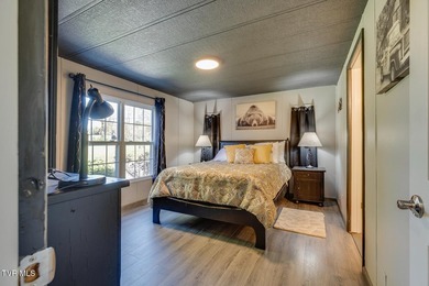Welcome to your own private retreat just minutes from South - photo 17
