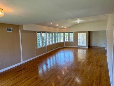 This expansive 7-bedroom, 4-bathroom home offers the perfect - photo 4