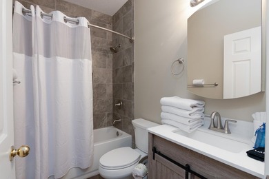 Nice two bedroom, two bath Canterbury Court condo located on a - photo 30