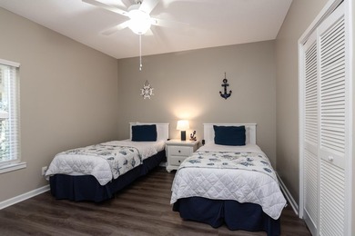 Nice two bedroom, two bath Canterbury Court condo located on a - photo 31