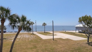 LOCATION, LOCATION, LOCATION... PRIME REAL ESTATE!!! This - photo 1