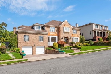 Richmondtown Luxury All-Brick Colonial Located in the - photo 3