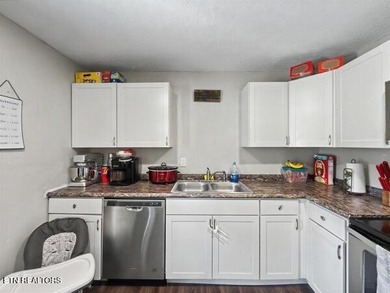 BACK ON MARKET DUE TO BUYER FINANCING FALLING THRU- seller - photo 11