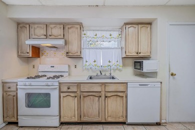 Welcome Home To This Charming Lindenhurst Colonial Nestled In - photo 5