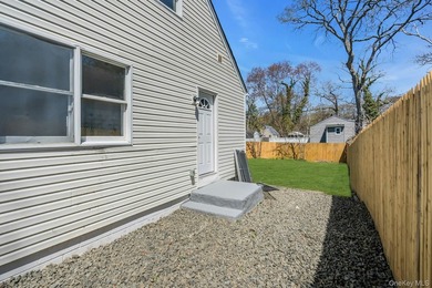 Move Right in to this beautifully updated home, must see! - photo 18