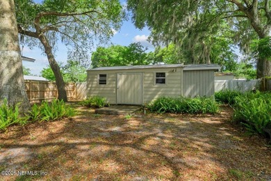 Perfectly positioned on a generous TRIPLE LOT along a quiet - photo 33