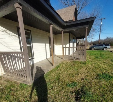 Charming 4 bedroom, 3 bath home on close to an acre! This home - photo 3