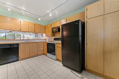 Spacious 2 bed, 2 bath condo in the sought-after Village Blvd - photo 2