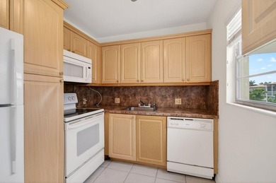Located on the third and top floor with no neighbors above and - photo 19
