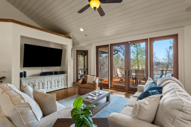 Refined Lakeside Living in this Exceptional Custom Built Home - photo 4