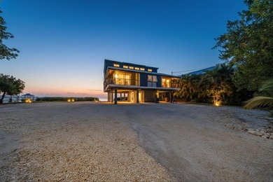 Stunning oceanfront home. This 4-bedroom, 3-bathroom home is a - photo 13