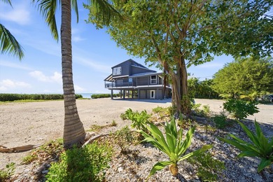 Stunning oceanfront home. This 4-bedroom, 3-bathroom home is a - photo 15