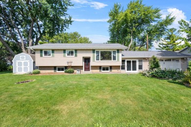 Lake Butte des Morts Home For Sale in Oshkosh Wisconsin