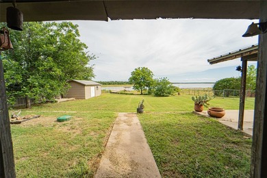 Experience the best of lake life with this spacious 3 bedroom, 2 - photo 22