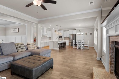 New price! Welcome home to this exceptional 5-bedroom, 4-bath - photo 6