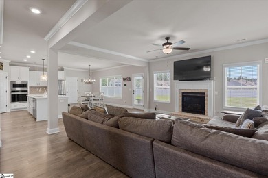 New price! Welcome home to this exceptional 5-bedroom, 4-bath - photo 7