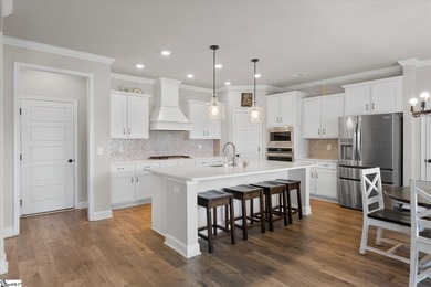 New price! Welcome home to this exceptional 5-bedroom, 4-bath - photo 8