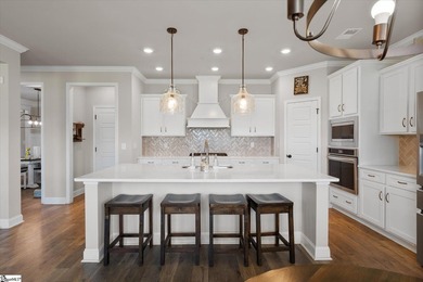 New price! Welcome home to this exceptional 5-bedroom, 4-bath - photo 9