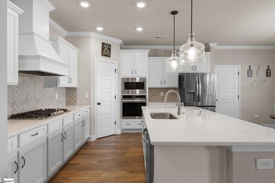 New price! Welcome home to this exceptional 5-bedroom, 4-bath - photo 10