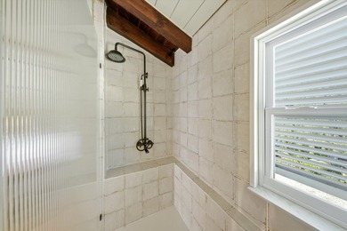 Stunning oceanfront home. This 4-bedroom, 3-bathroom home is a - photo 30