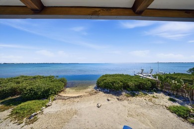 Stunning oceanfront home. This 4-bedroom, 3-bathroom home is a - photo 50