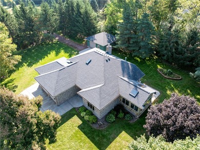High quality craftmanship and custom design highlight this - photo 4