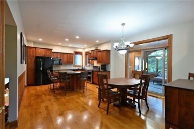 High quality craftmanship and custom design highlight this - photo 9