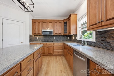 This meticulously maintained home on the 13th hole of Lake - photo 9