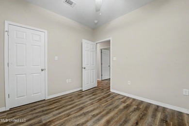 Modern construction. Added privacy. No flood insurance required - photo 19