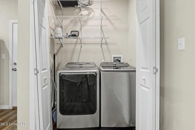 Modern construction. Added privacy. No flood insurance required - photo 24