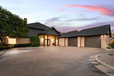 This beautiful open water home in The Shores offers the perfect - Lake Home For Sale in Corsicana, Texas