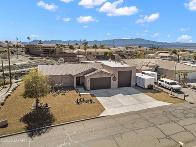 Beautiful desert lake home offering 3 bedrooms, 2 baths, and a - photo 47