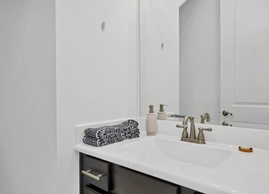 Best deal in Church Street Village! This 3 bedroom, 2.5 bath - photo 12