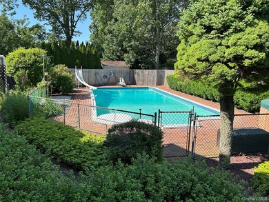 Welcome to this beautiful 4-bedroom, 2.5-bath Colonial located - photo 2