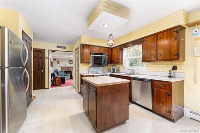 Welcome to this beautiful 4-bedroom, 2.5-bath Colonial located - photo 8