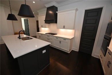 Better than new! Perfectly situated on a quiet cul-de-sac lot & - photo 12