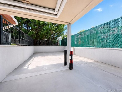 Rare Boutique Duplex Condo in Prime Queens! Offering an - photo 17