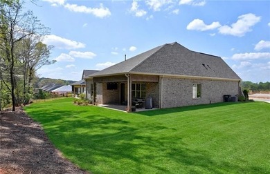Better than new! Perfectly situated on a quiet cul-de-sac lot & - photo 19