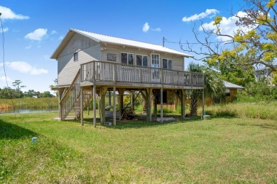 Suwannee River Home For Sale in Suwannee Florida