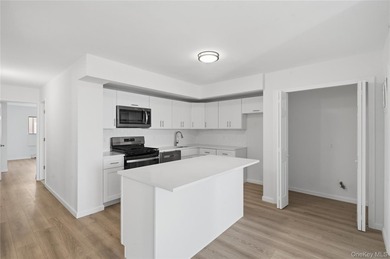Contemporary Waterfront Condominium with Manhattan Views in - photo 6