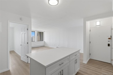 Contemporary Waterfront Condominium with Manhattan Views in - photo 8
