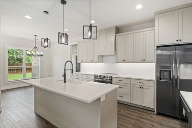 Welcome to this stunning new construction home located in Cedar - photo 12