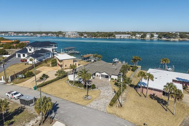 Stunning Newly Renovated Waterfront Coastal Retreat, Just - photo 3