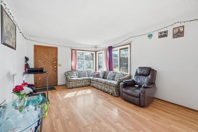 Nice twin home situated on a large corner lot, ideal for - photo 3