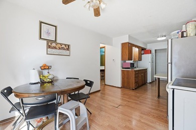 Nice twin home situated on a large corner lot, ideal for - photo 5