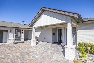 Stunning Newly Renovated Waterfront Coastal Retreat, Just - photo 6