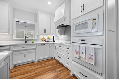 Perfectly maintained, like-new two-bedroom, two-bath home - photo 17