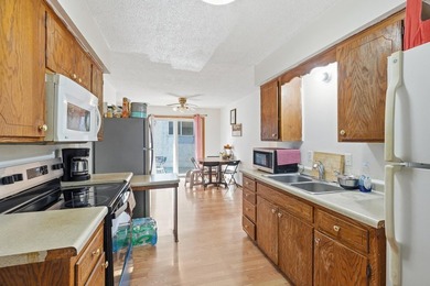 Nice twin home situated on a large corner lot, ideal for - photo 8
