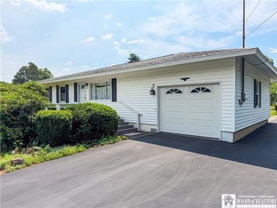 Such a meticulously maintained ranch home in a quaint little - photo 3